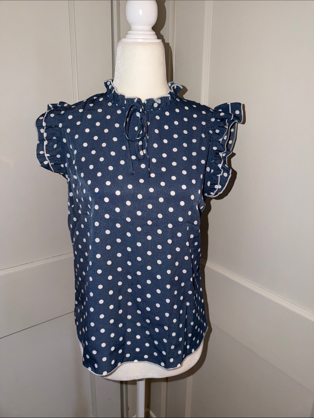 ⭐️ 3/$15 Women’s Dusty Blue and White Polka Dot Ruffle Tie Neck Top XS